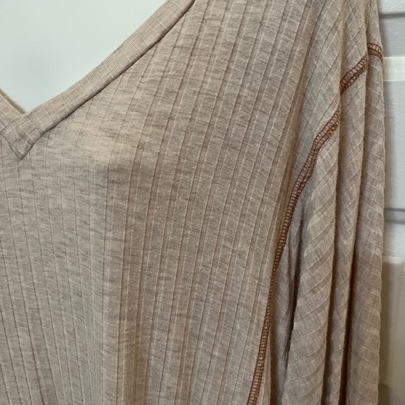 V-neck ribbed, tan top with brown stitching - Picture 6 of 7
